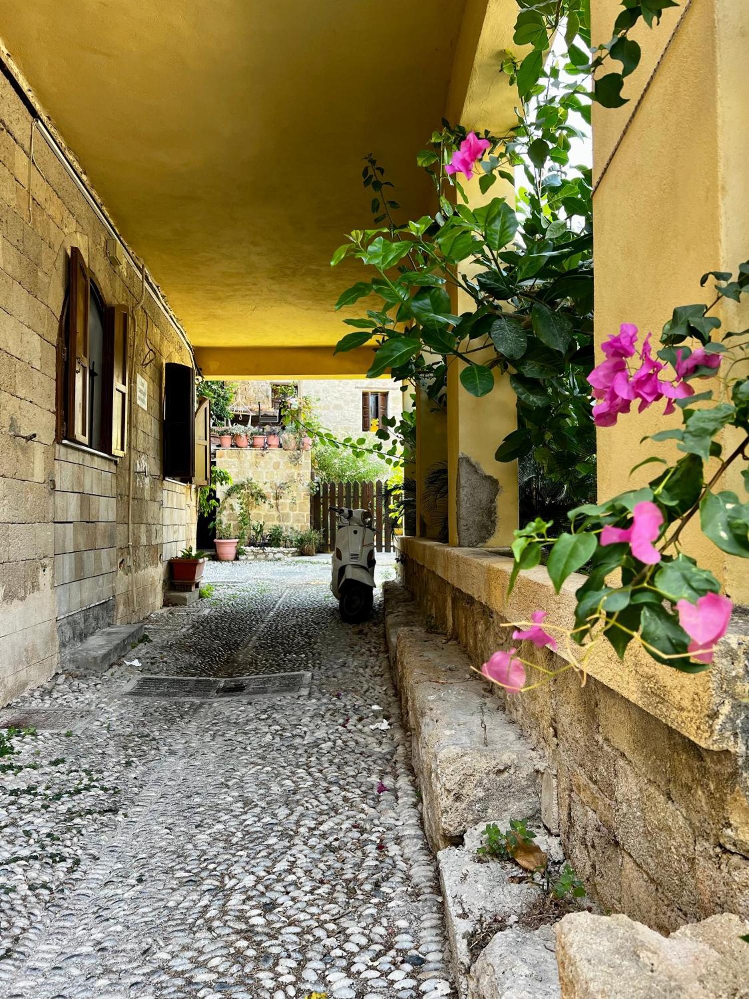 The Knight And The Pomegranate - Luxury Medieval Villa Rhodes City Екстер'єр фото